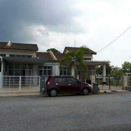 Lindanazri Homestay Mitc Melaka Exterior foto
